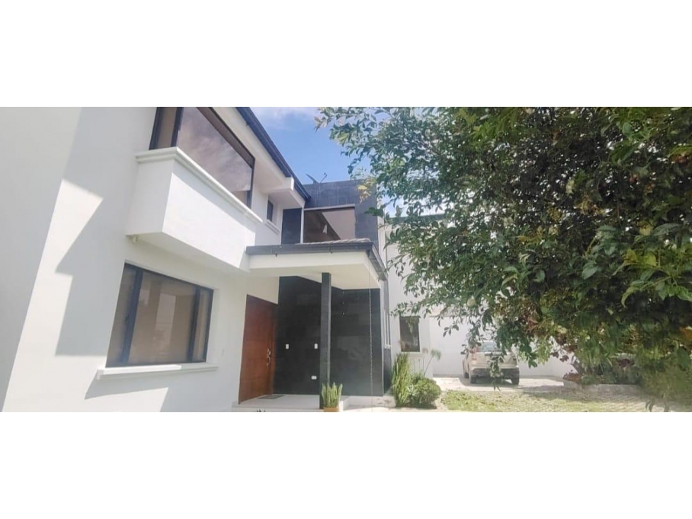 Renta Casa 230 m2 Tumbaco 400 m2