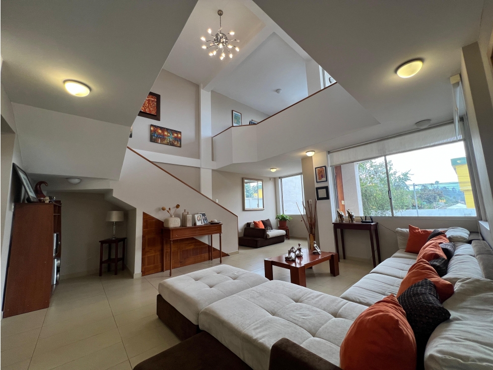 Venta casa 306m2 3dorm opción 4to dorm. Alangasí