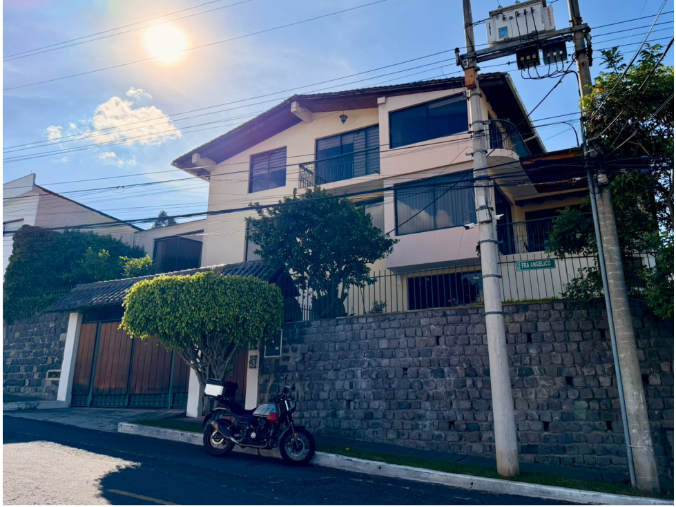 Vendo Casa con Terreno Urb. Miravalle 719 m2 - Cumbaya