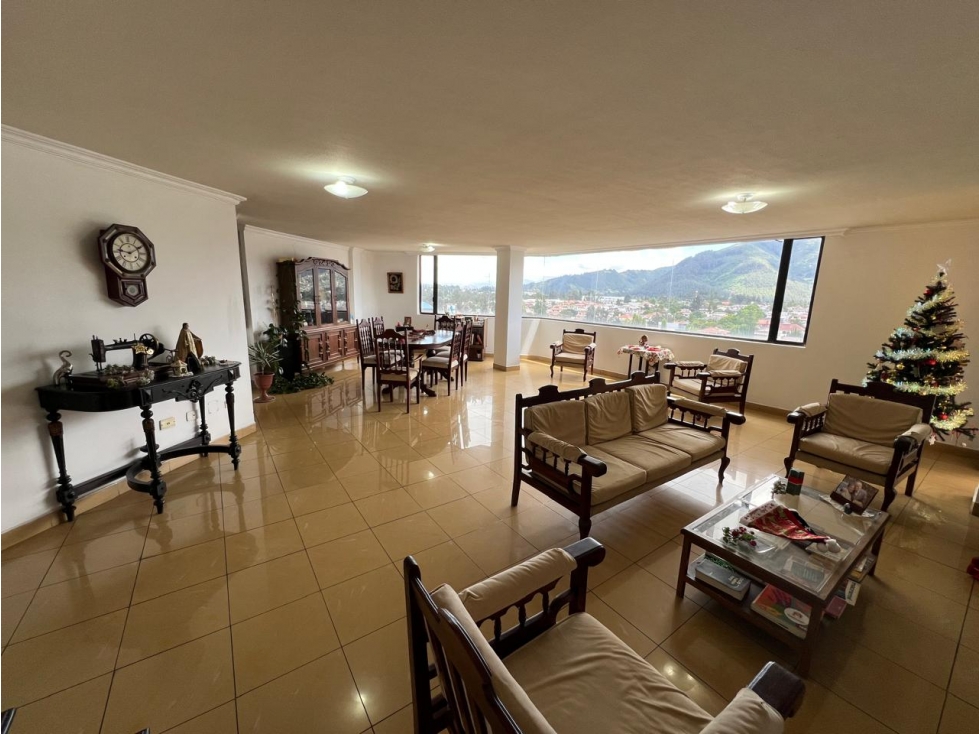 Venta OPORTUNIDAD Depar super amplio 231m2 de 4 dorm Sangolquí — foto 4
