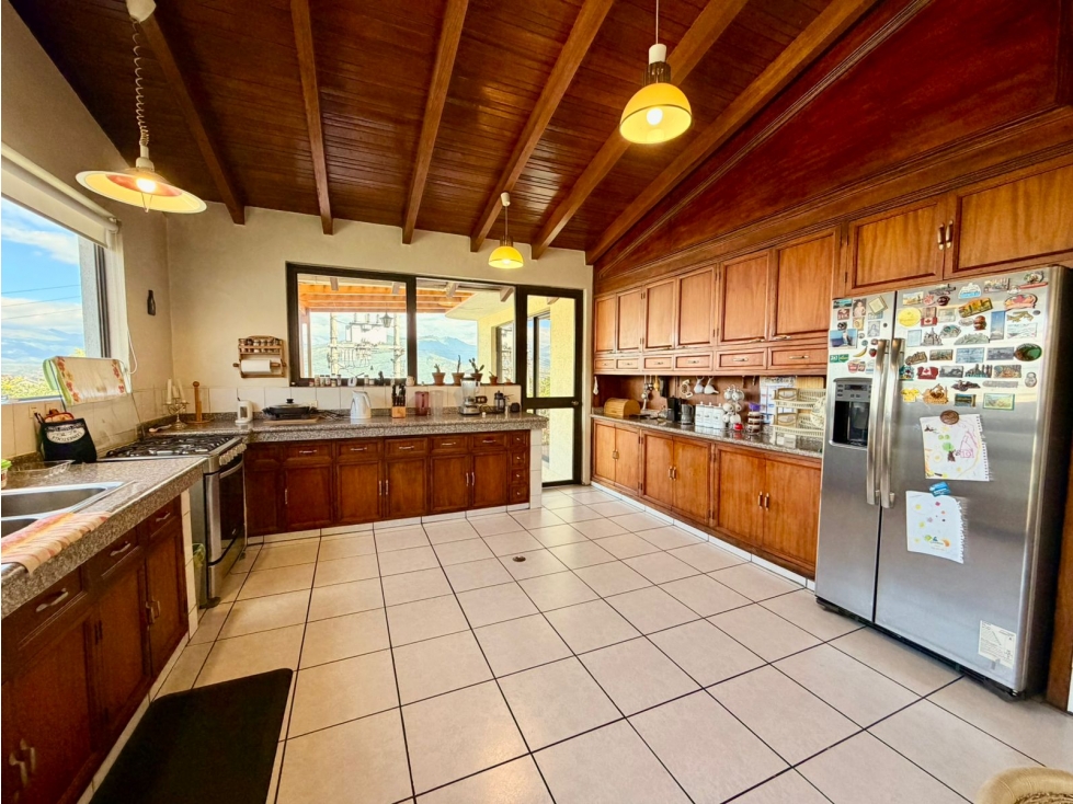 Vendo Casa con Terreno Urb. Miravalle 719 m2 - Cumbaya — foto 4