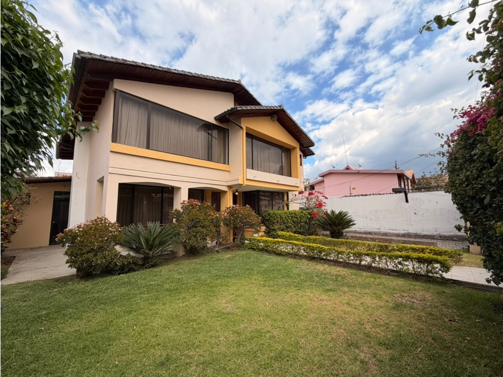 Vendo terreno con casa La Primavera - Cumbayá 569 m2