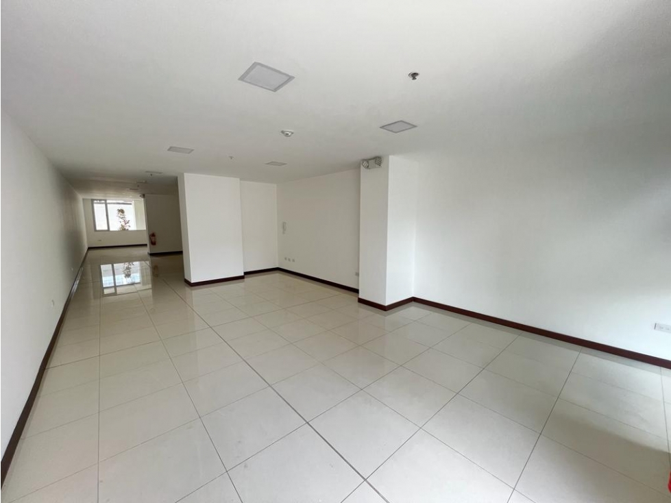 Renta Local a ESTRENAR Av. 6 de Diciembre 91 m2 - 3