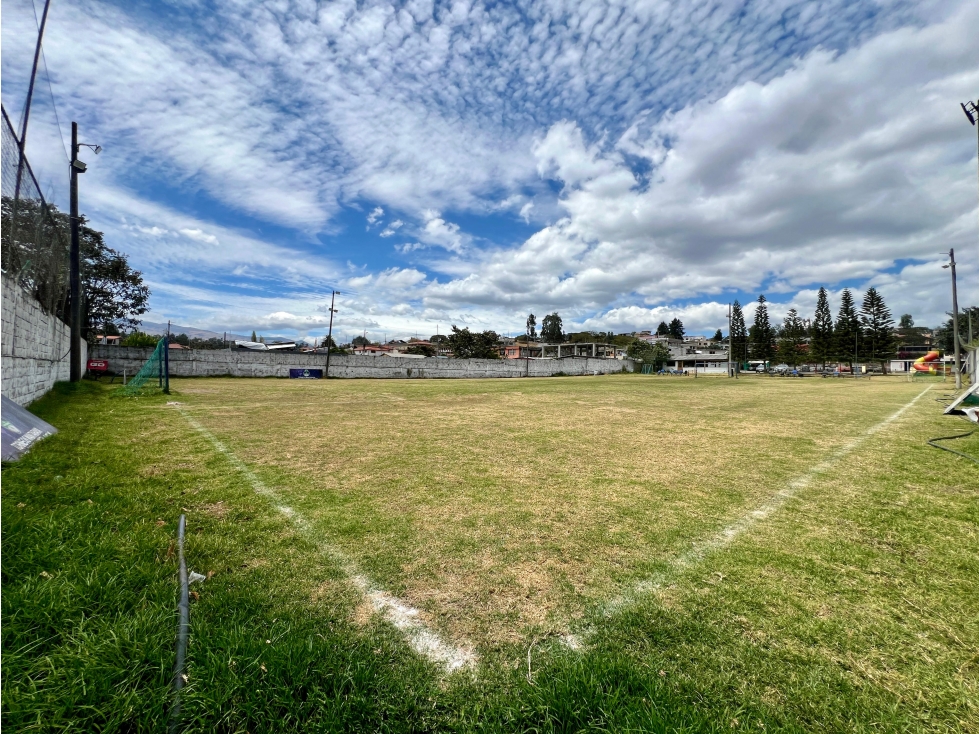 Renta terreno plano ideal para proyecto deportivo o comercial Alangasí - 1