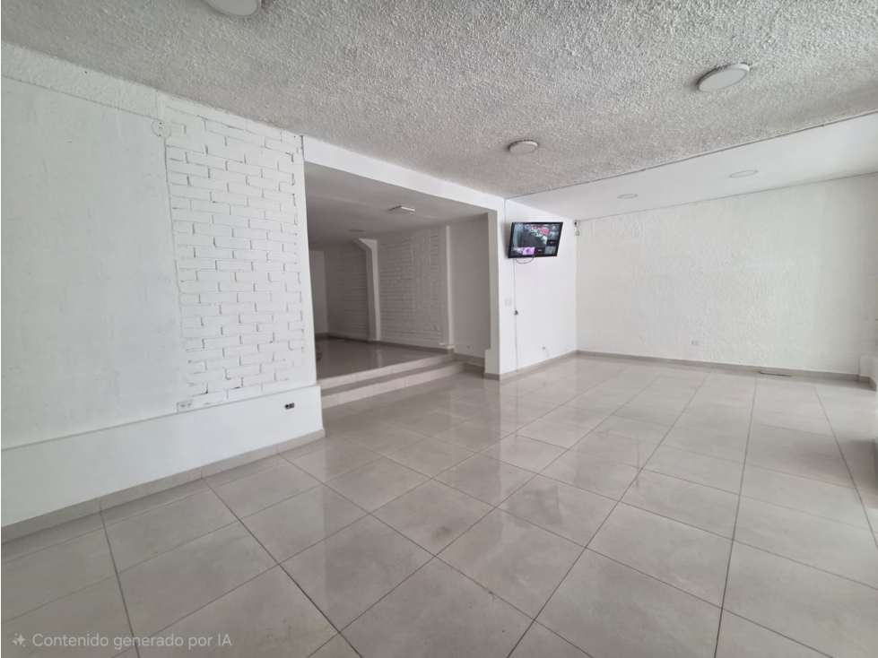Renta Local Comercial Av. Tomas de Berlanga 140 m2 - 5