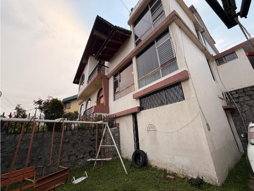 Venta Casa 4 dormitorios 341 m2 Pinar bajo / Norte de Quito