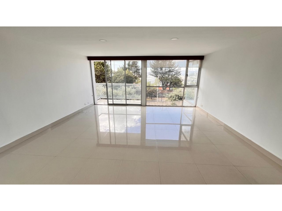 Venta Suite Sector El Pinar - Centro comercial el Bosque