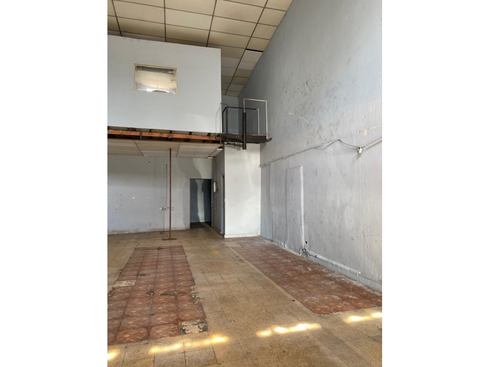 Alquilo local comercial avenida La Paz doble altura plazoleta