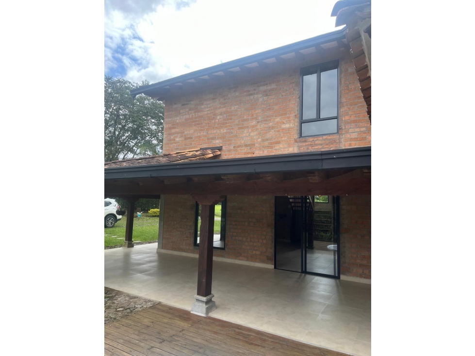 Venta espectacular casa en Llano grande parcelación Agua Luna — foto 2