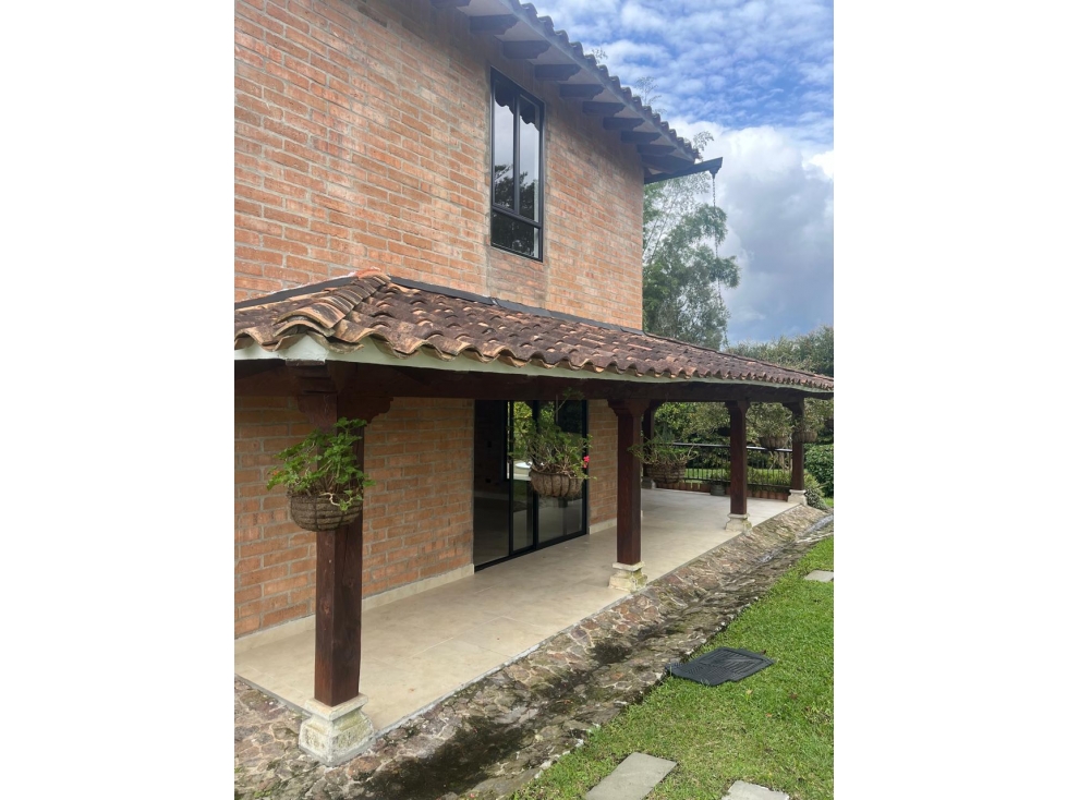 Venta espectacular casa en Llano grande parcelación Agua Luna — foto 3