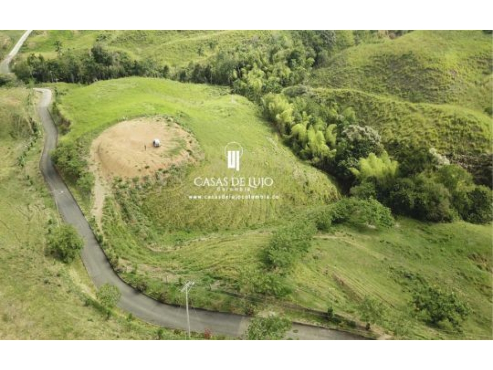 Venta de Lote en Condominio en Cerritos Pereira ( (21)