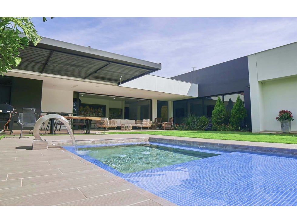 Venta de casa campestre independiente en Cerritos