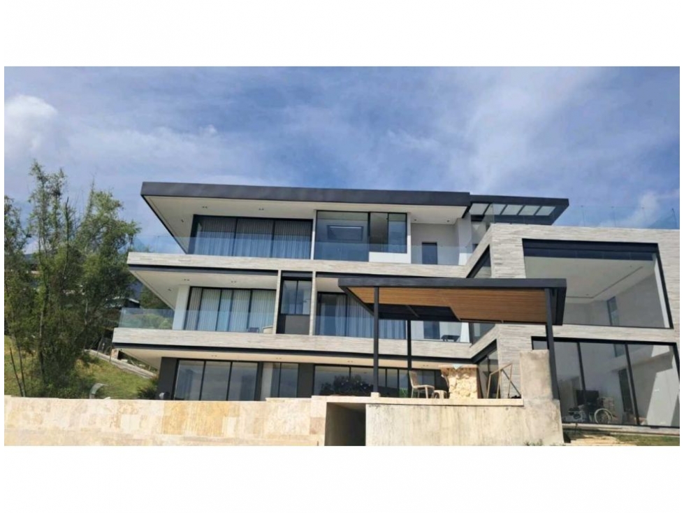 CASA EN LA ESTRELLA, EN UNIDAD CERRADA. SE VENDE - 2