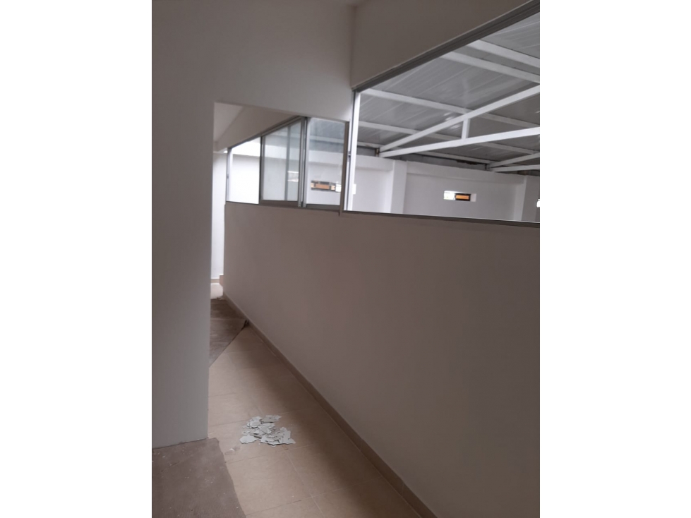 VENTA DE BODEGA EN BELLO , SECTOR NIQUIA. (Licencia para 10 pisos) - 3