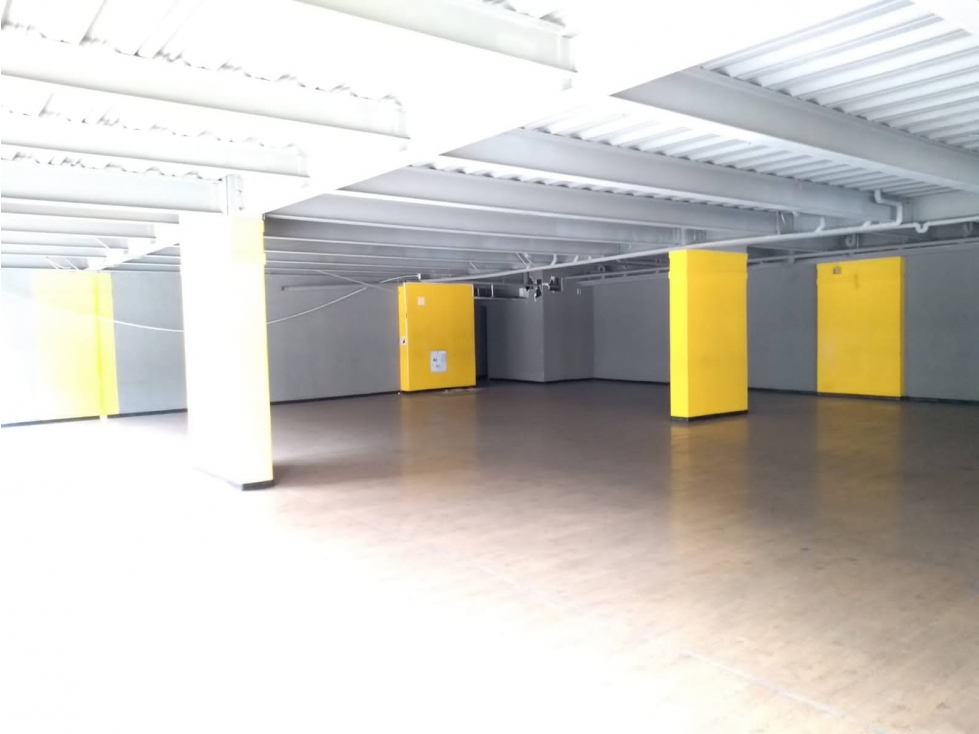 Parqueadero En Edificio, Itaguí Cerca del Parque - Se Vende - 3