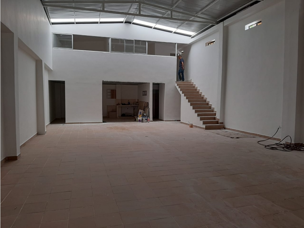 VENTA DE BODEGA EN BELLO , SECTOR NIQUIA. (Licencia para 10 pisos) - 5
