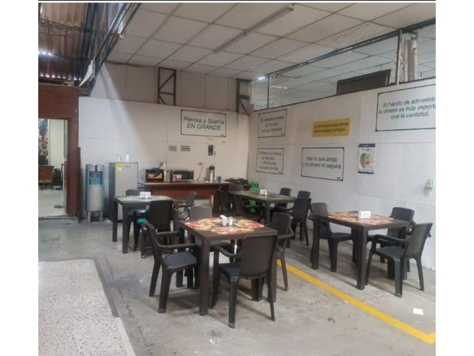 Bodega + Oficinas en Medellín, Cerca de la Avenida Guayabal - Se Vende — foto 2