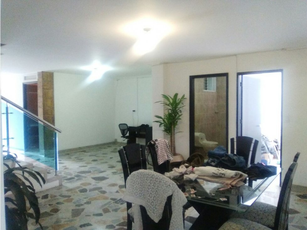 VENTA CASA UNIFAMILIAR, EN MEDELLIN GLORIETA BULERIAS