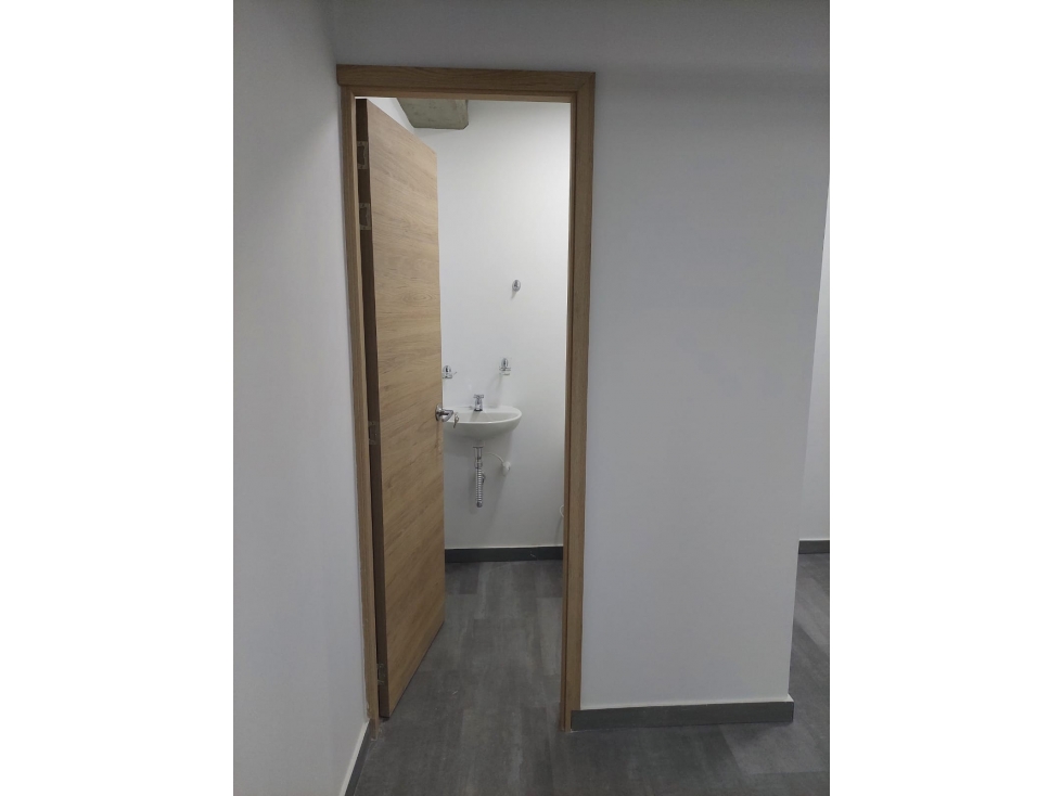 Venta de Local Comercial, Piso 2 Caldas Ant. en Centro Comercial - 2