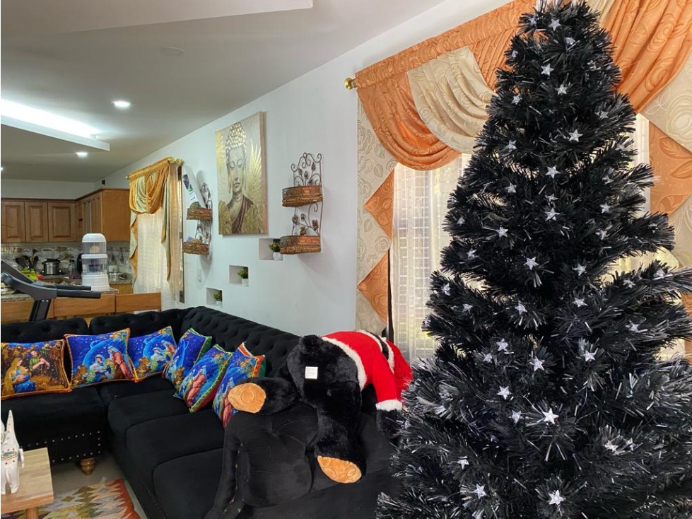 CASA (mas 2 Aptos) EN RIONEGRO, BARRIO ALTOS DEL LAGO. SE VENDE