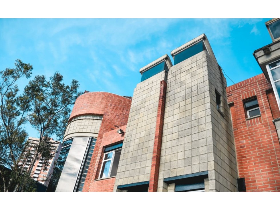 VENTA CASA EN MEDELLIN, POBLADO LA CALERA (Tipo Castillo)