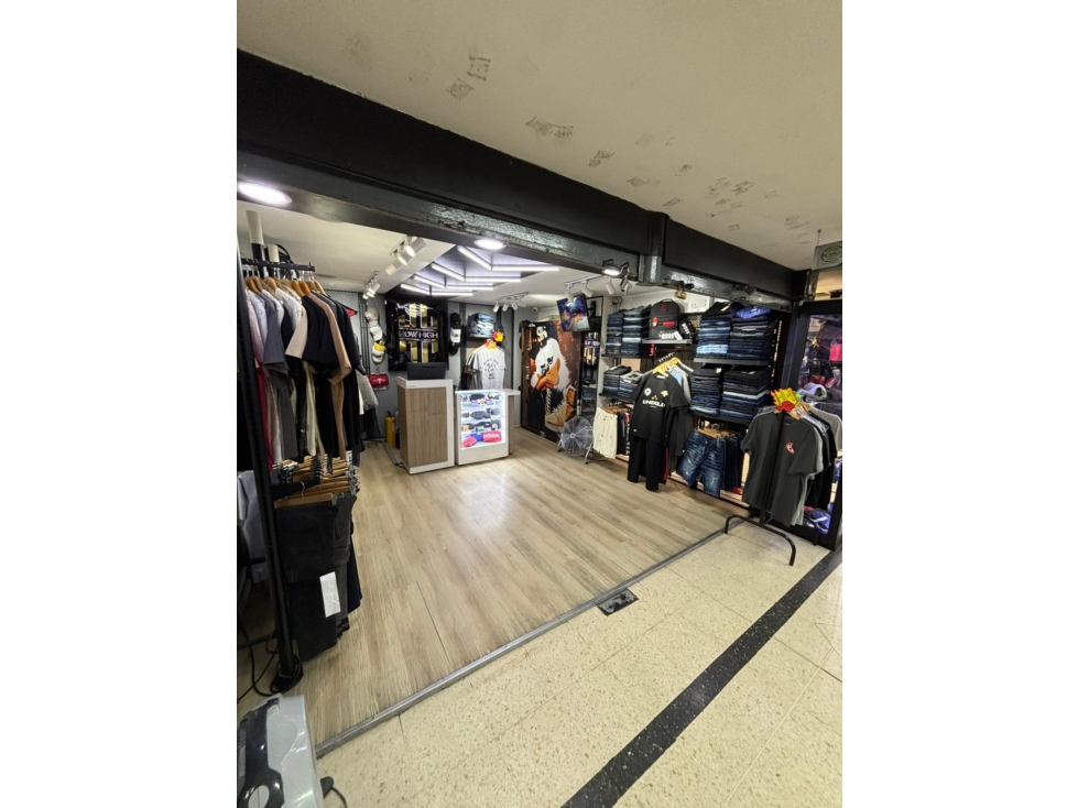 Venta 4 Locales Comerciales, en Medellín, Centro Comercial El Hueco — foto 4