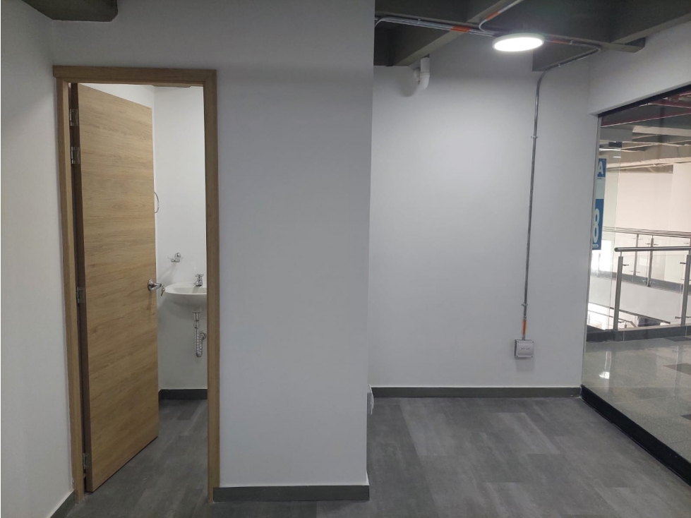 Venta de Local Comercial, Piso 2 Caldas Ant. en Centro Comercial - 1