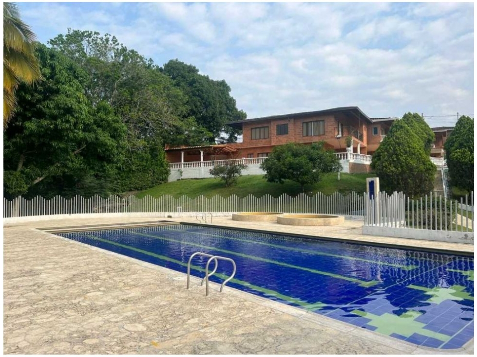 FINCA EN SAN JERONIMO, CERCA AL PARQUE. SE VENDE