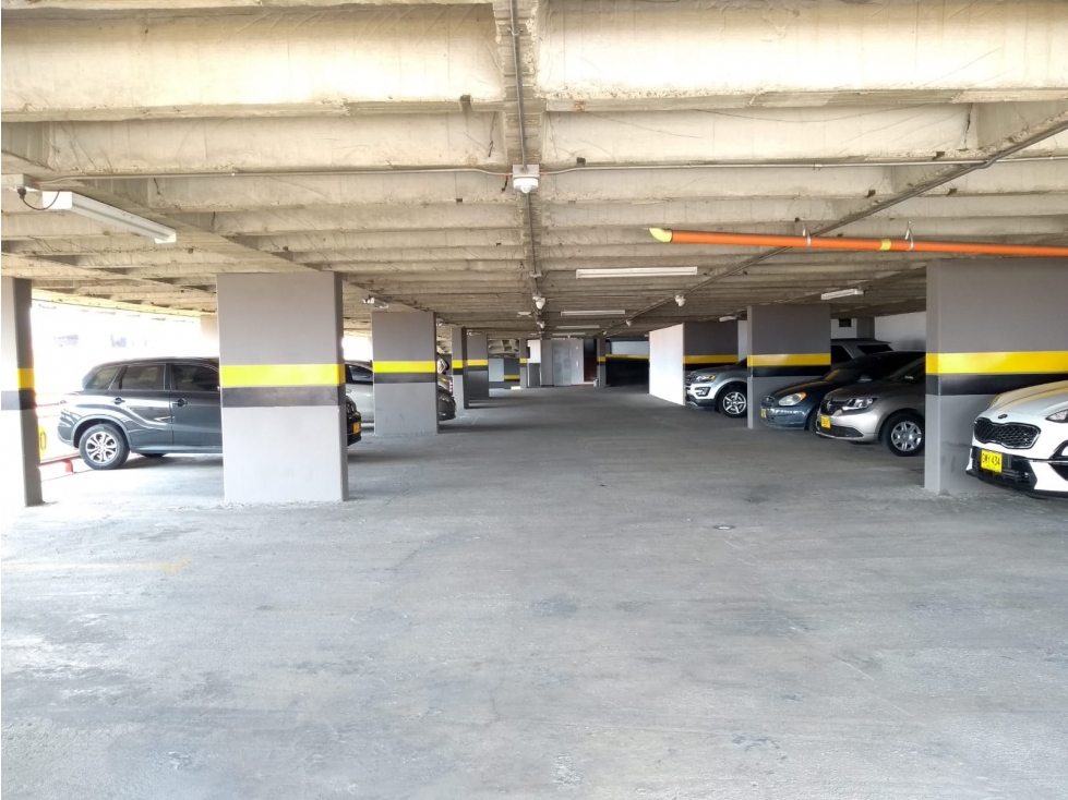Parqueadero En Edificio, Itaguí Cerca del Parque - Se Vende - 1