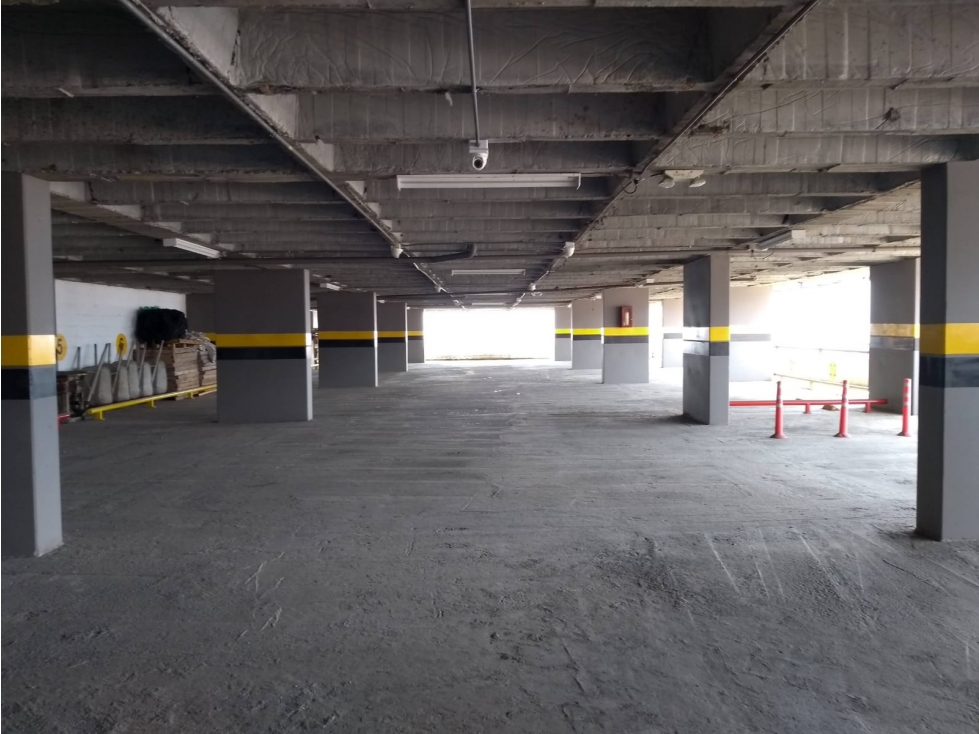Parqueadero En Edificio, Itaguí Cerca del Parque - Se Vende - 2