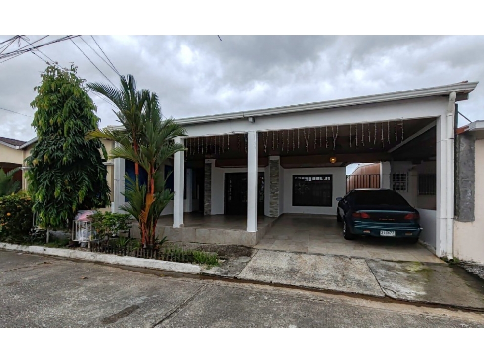 VENDO CASA EN PRADERAS DE SAN ANTONIO