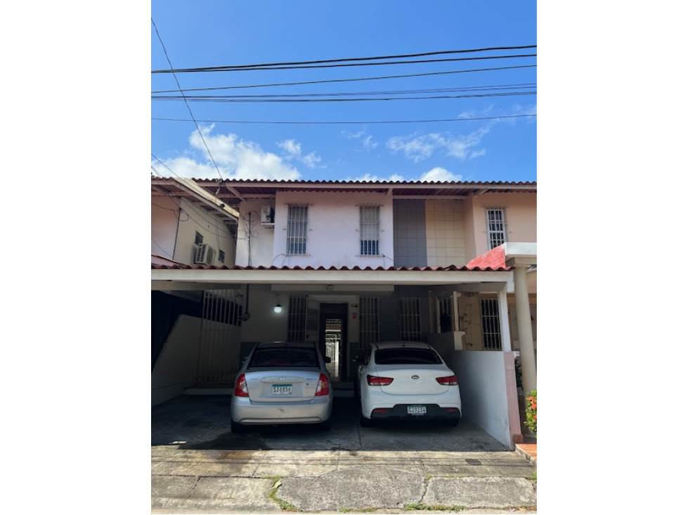 VENDO AMPLIA CASA EN CONDADO DEL REY