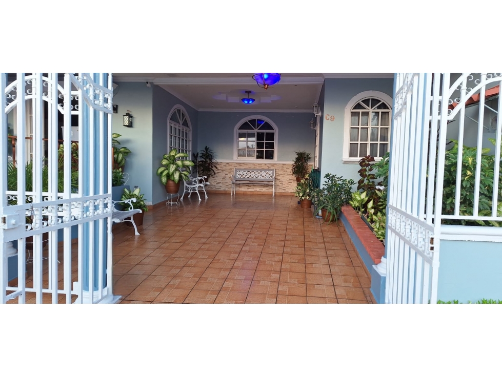VENDO HERMOSA REMODELADA CASA URB. CAMINO REAL SAN ANTONIO — foto 3