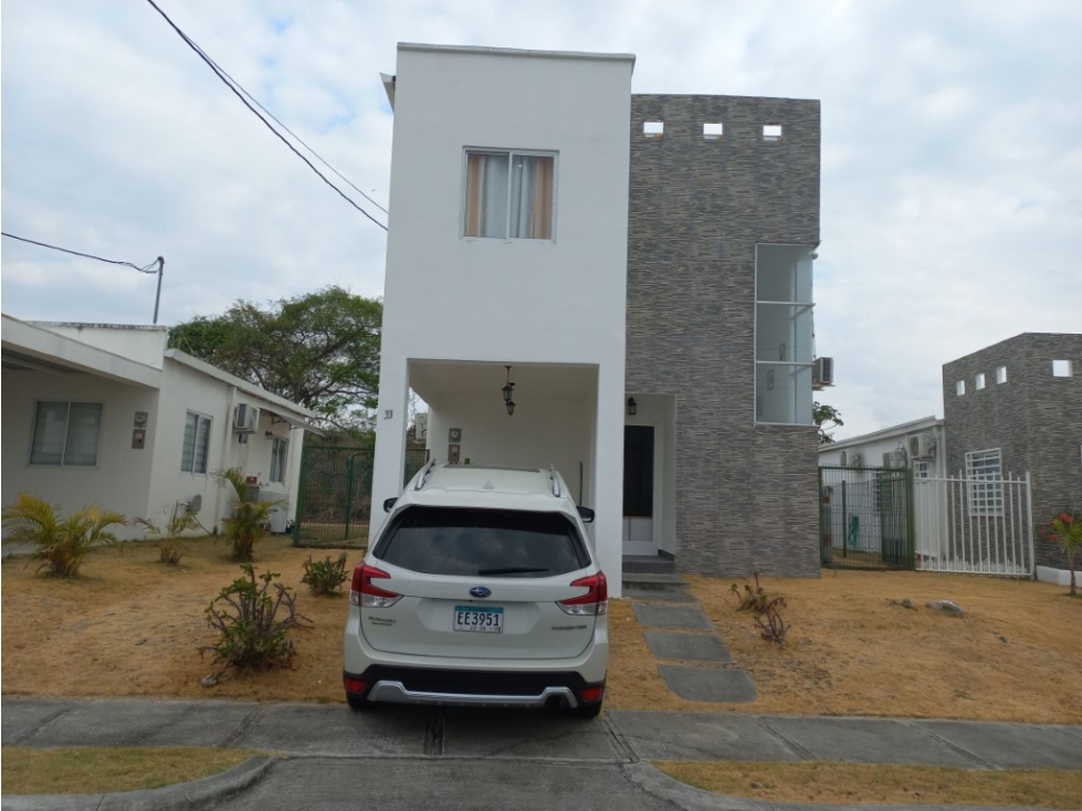 Alquilo en PH The Village Beach Residences en San Carlos - 1
