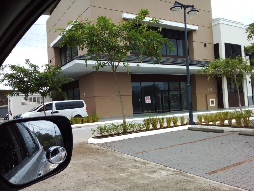 PLAZA NORSHIDE LOCAL ALQUILO O VENDO PASEO DEL NORTE BRISAS DEL GOLF — foto 2