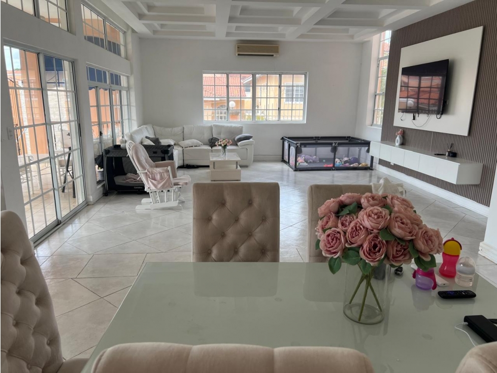 SE VENDE CASA PH EL DORAL ENTRANDO POR EL BOSQUE — foto 2