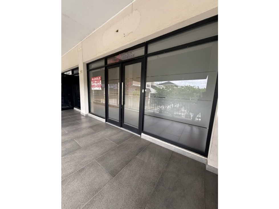 PLAZA NORSHIDE LOCAL ALQUILO O VENDO PASEO DEL NORTE BRISAS DEL GOLF — foto 4