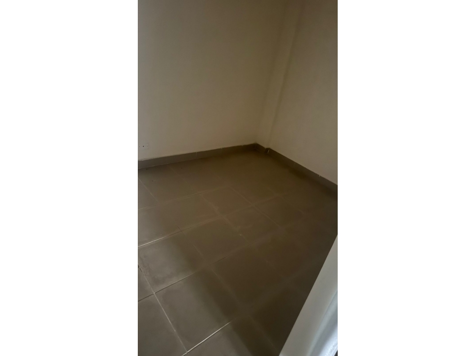 ALQUILO LOCAL EN PLAZA 507- BRISAS DEL GOLF — foto 3