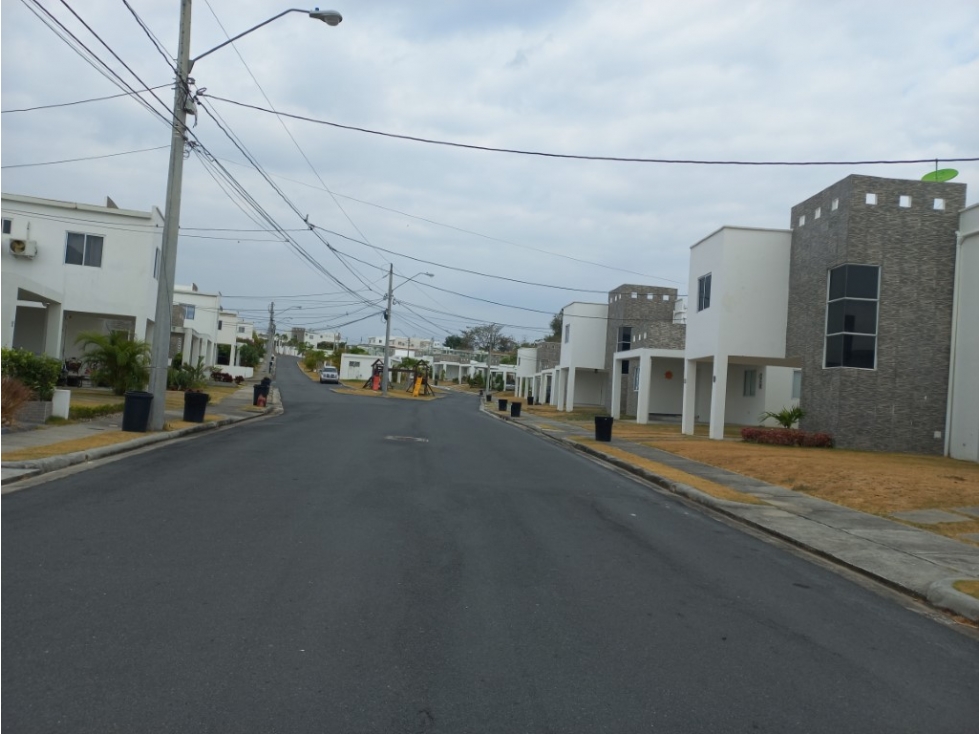 Alquilo en PH The Village Beach Residences en San Carlos - 3