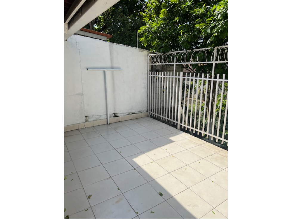 VENDO AMPLIA CASA EN CONDADO DEL REY — foto 5