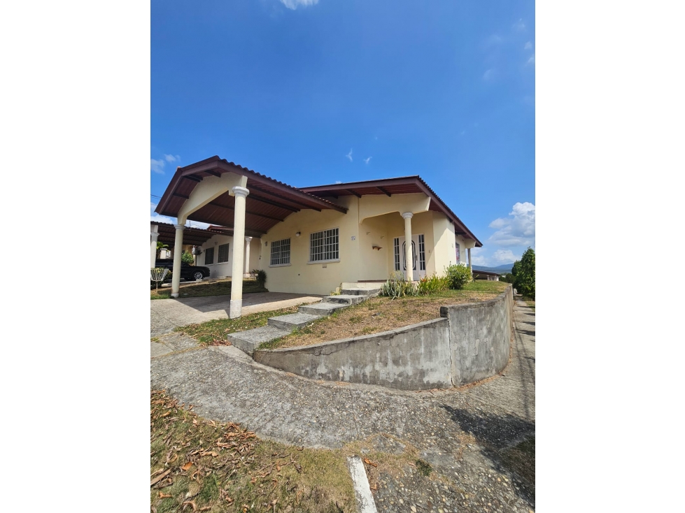 VENDO CASA EN BRISAS DEL GOLF