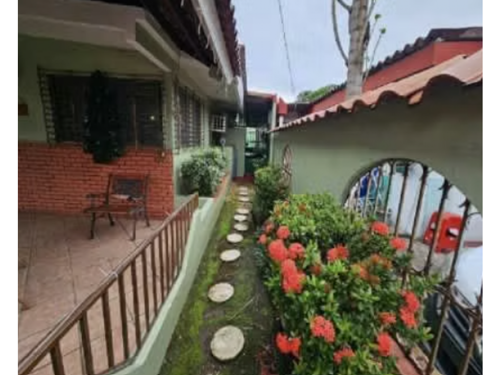 VENDO HERMOSA CASA EN CHANIS VIA PRINCIPAL IDEAL PARA NEGOCIO — foto 3