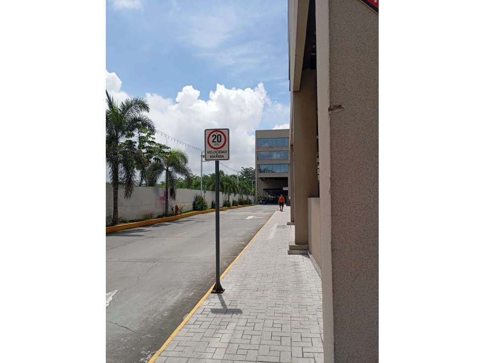 ALQUILO LOCALES Y OFICINAS PLAZA MI CONDADO - CONDADO DEL REY — foto 5
