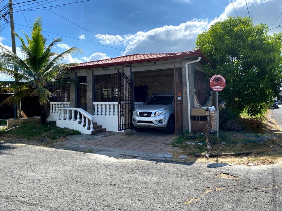 VENDO CASA DE ESQUINA EN NUEVO TOCUMEN - 1