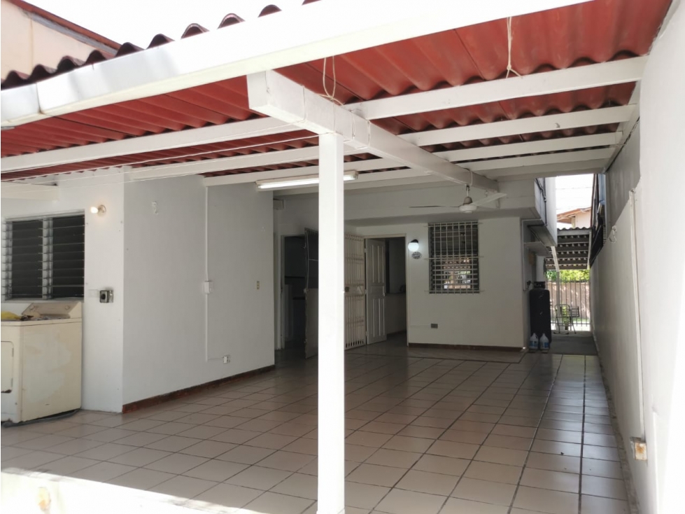 VENDO AMPLIA CASA EN CONDADO DEL REY — foto 4