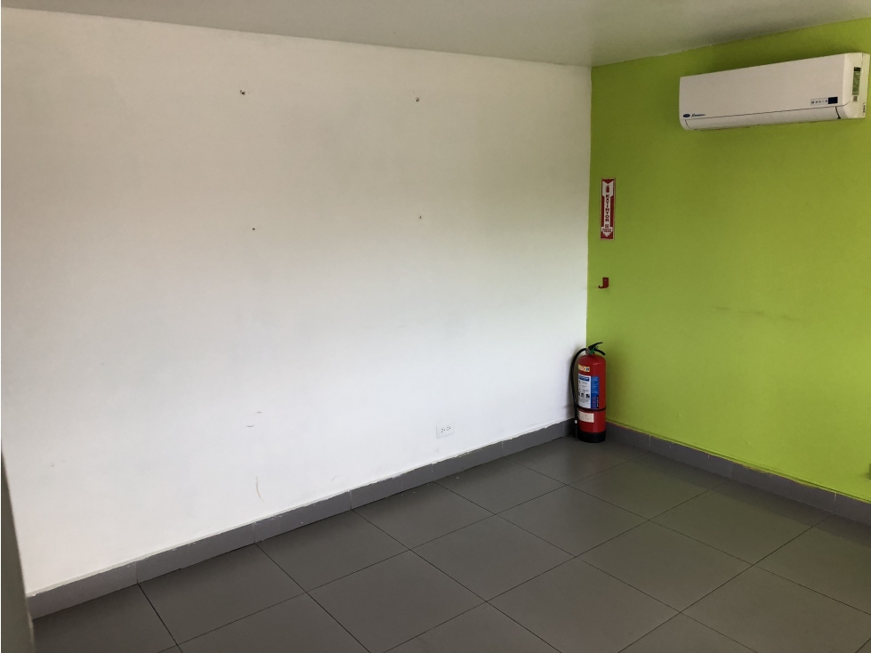 VENDO 4 LOCALES AVENIDA LA PAZ VILLA CACERES BETHANIA — foto 6
