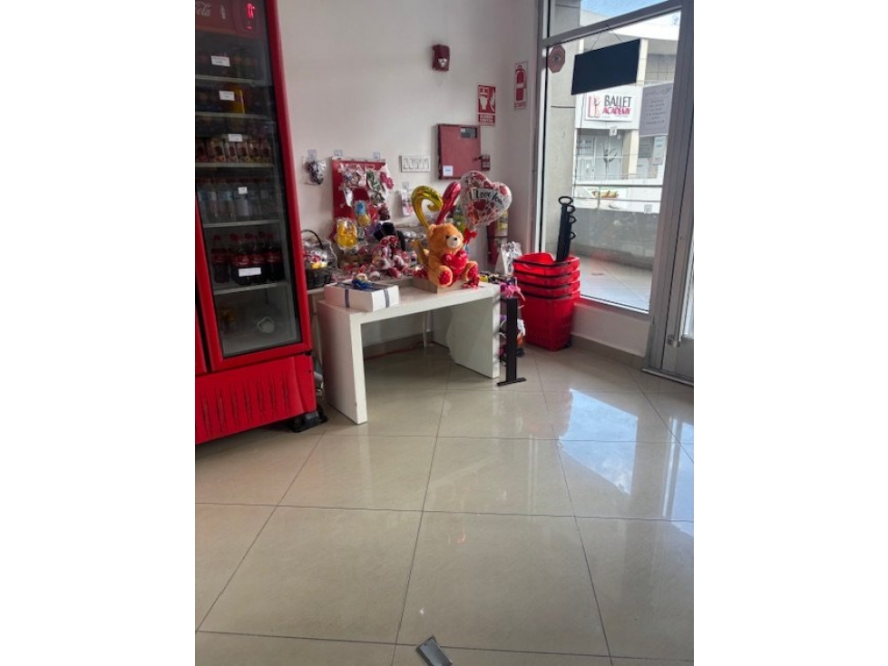 SE VENDE LOCAL COMERCIAL EN SIGNATURE PLAZA-BRISAS DEL GOLF — foto 5