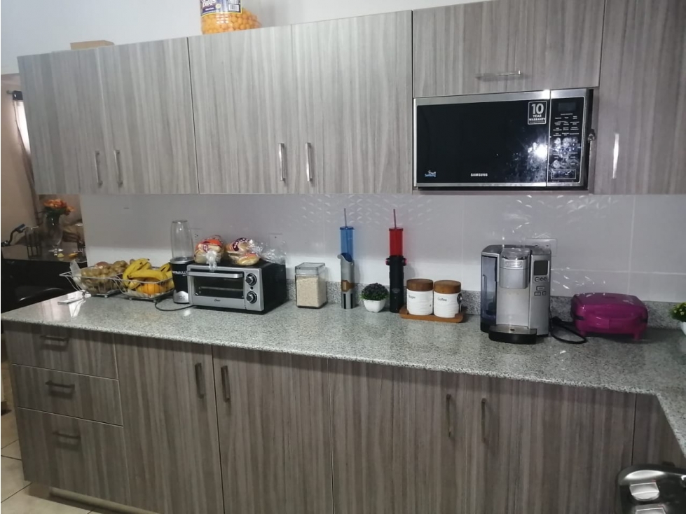 VENDO CASA BRISAS DEL GOLF CON PANALES SOLARES REMODELADA — foto 5