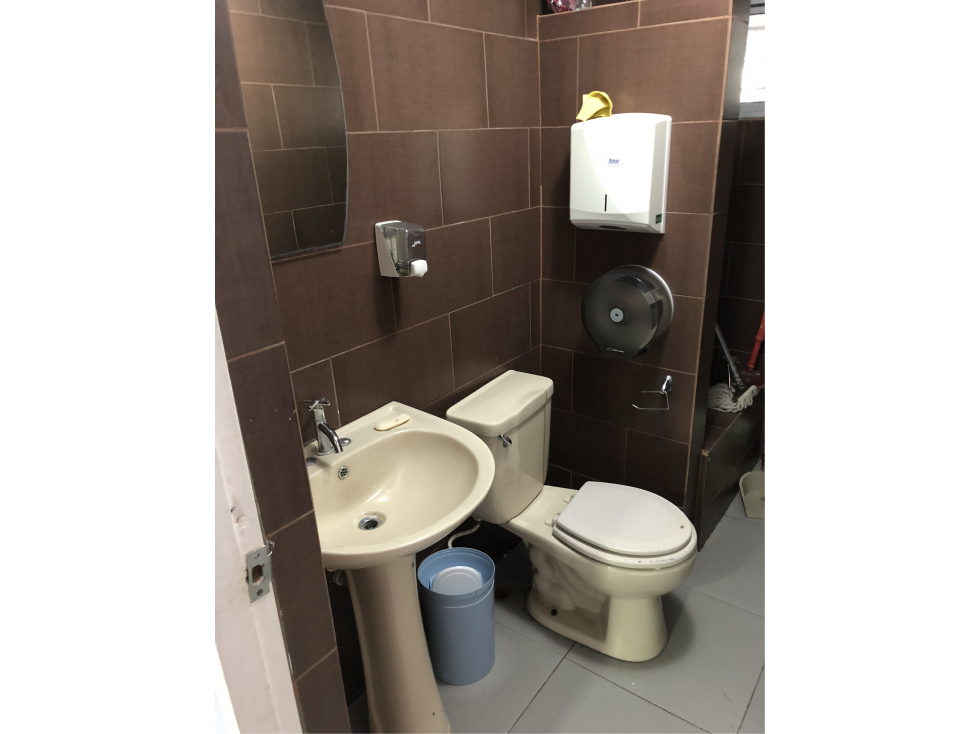 ALQUILO LOCAL AVENIDA LA PAZ VILLA CACERES — foto 4
