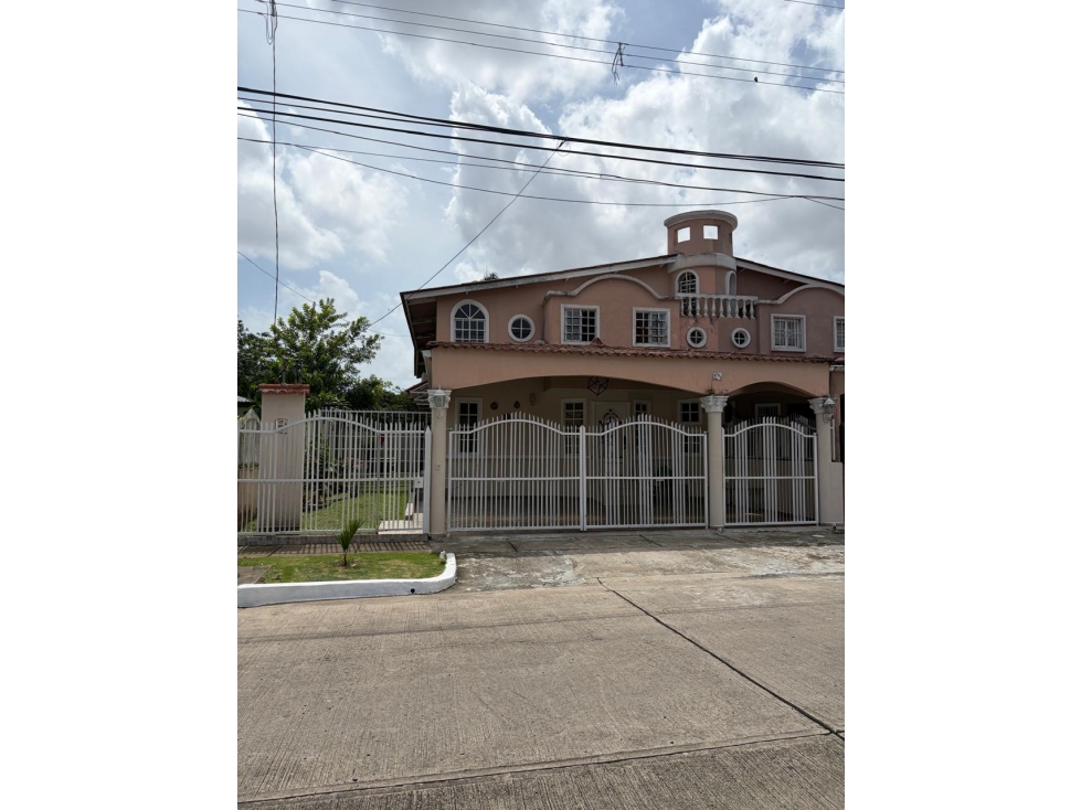 SE VENDE CASA DÚPLEX EN CONDADO DEL REY